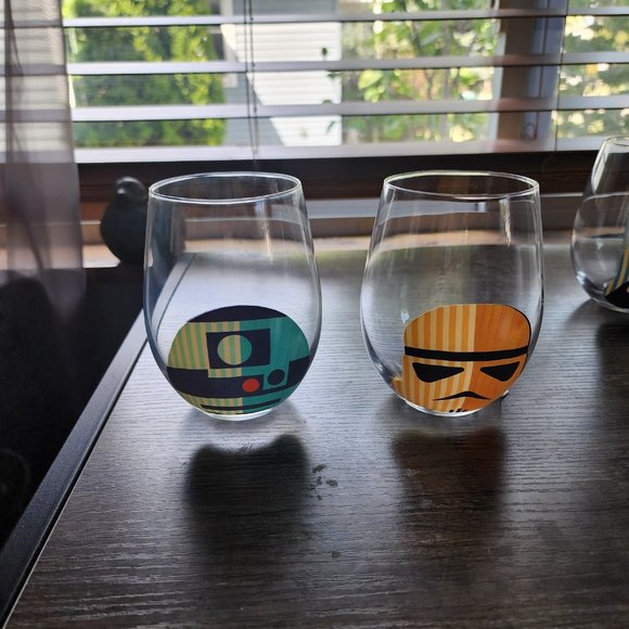 JOY JOLT Set of 4 Stemless Painted Star Wars Helmet Glasses - Picture 3 of 9